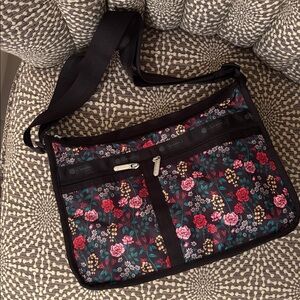 Lesportsac Deluxe Everyday Shoulder Crossbody Bag BRILLIANT BOTANICAL Like New